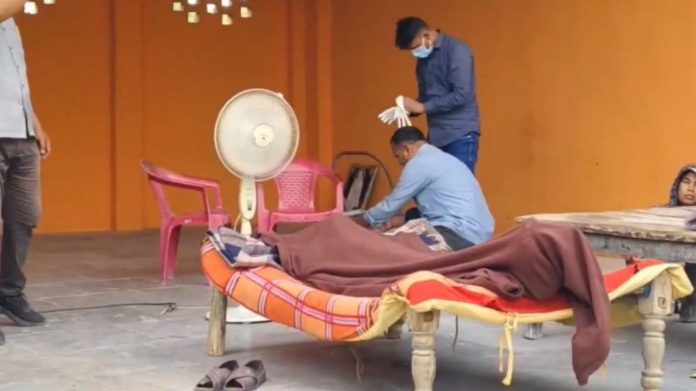 पुजारी- कृष्ण गोविंद तिवारी